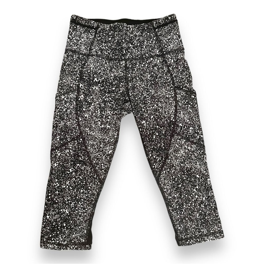 Lululemon Outrun 17" Crop in Splatter White Black Size 4 Full-On Luxtreme